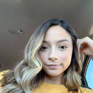 Meet your Posher, Anahi